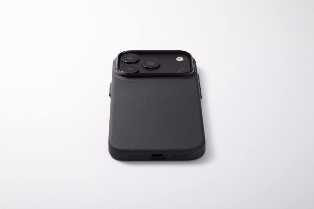 DURO Super Tough Case iPhone 18/17 - top down view