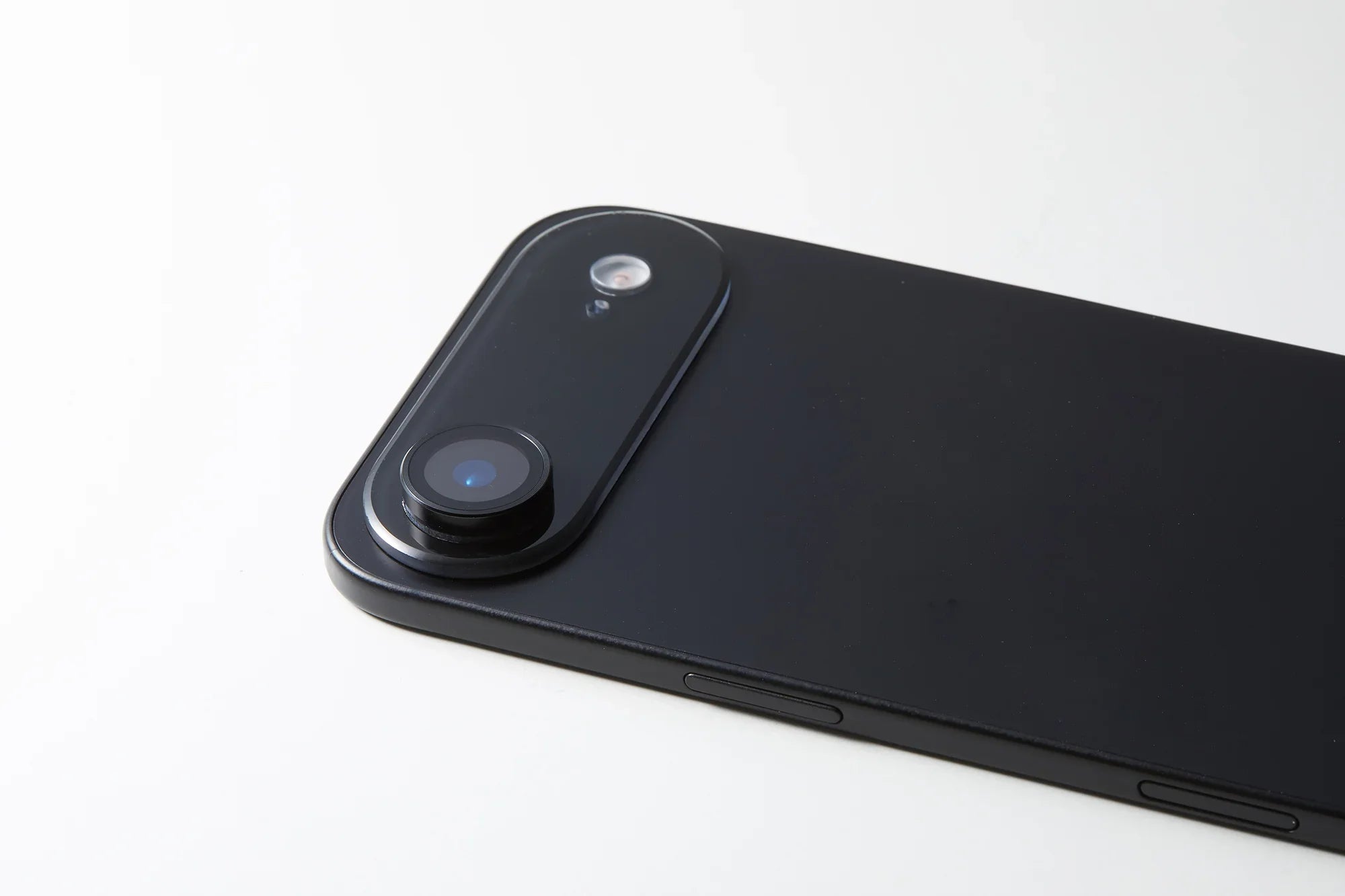 CAMERA LENS COVER iPhone 17