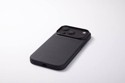 DURO Super Tough Case iPhone 18/17 - bottom angle